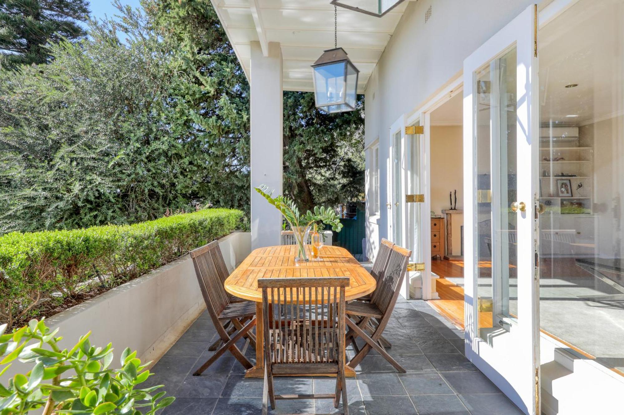 Backup Powered Table Mountain Family Retreat Villa *