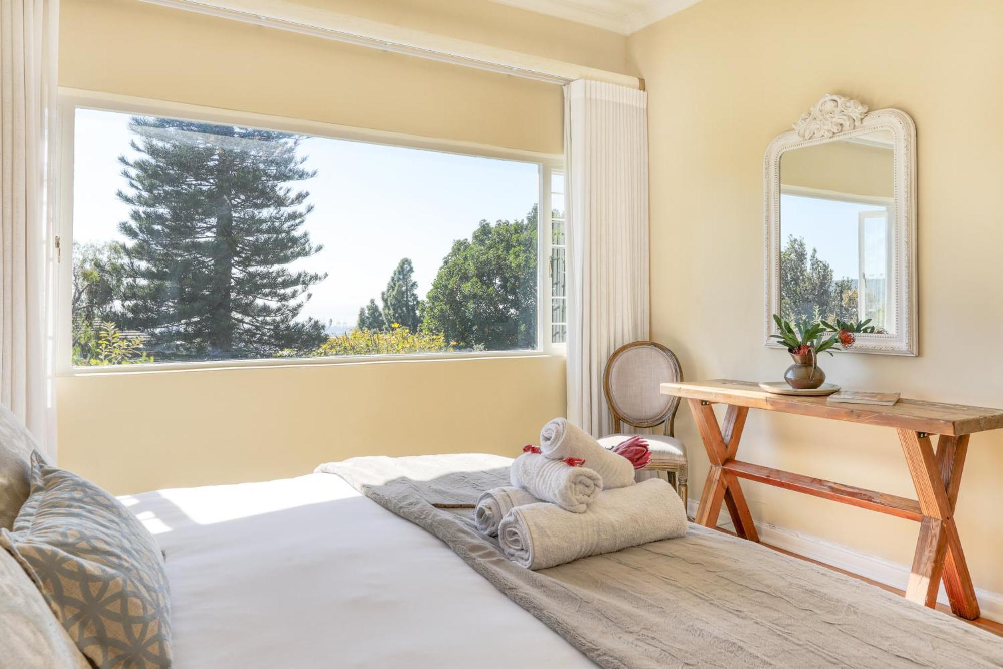 Villa Backup Powered Table Mountain Family Retreat