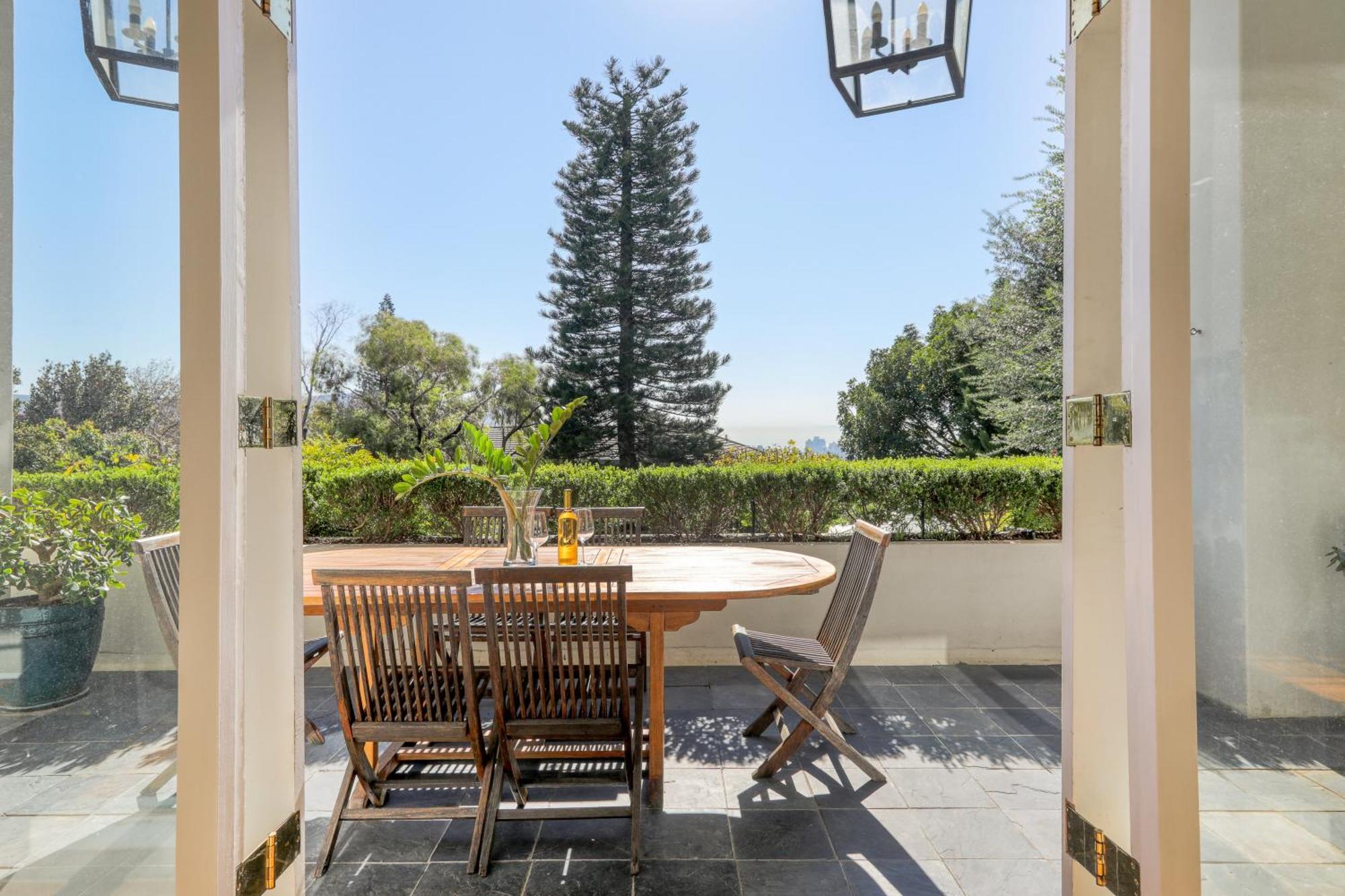 Villa Backup Powered Table Mountain Family Retreat