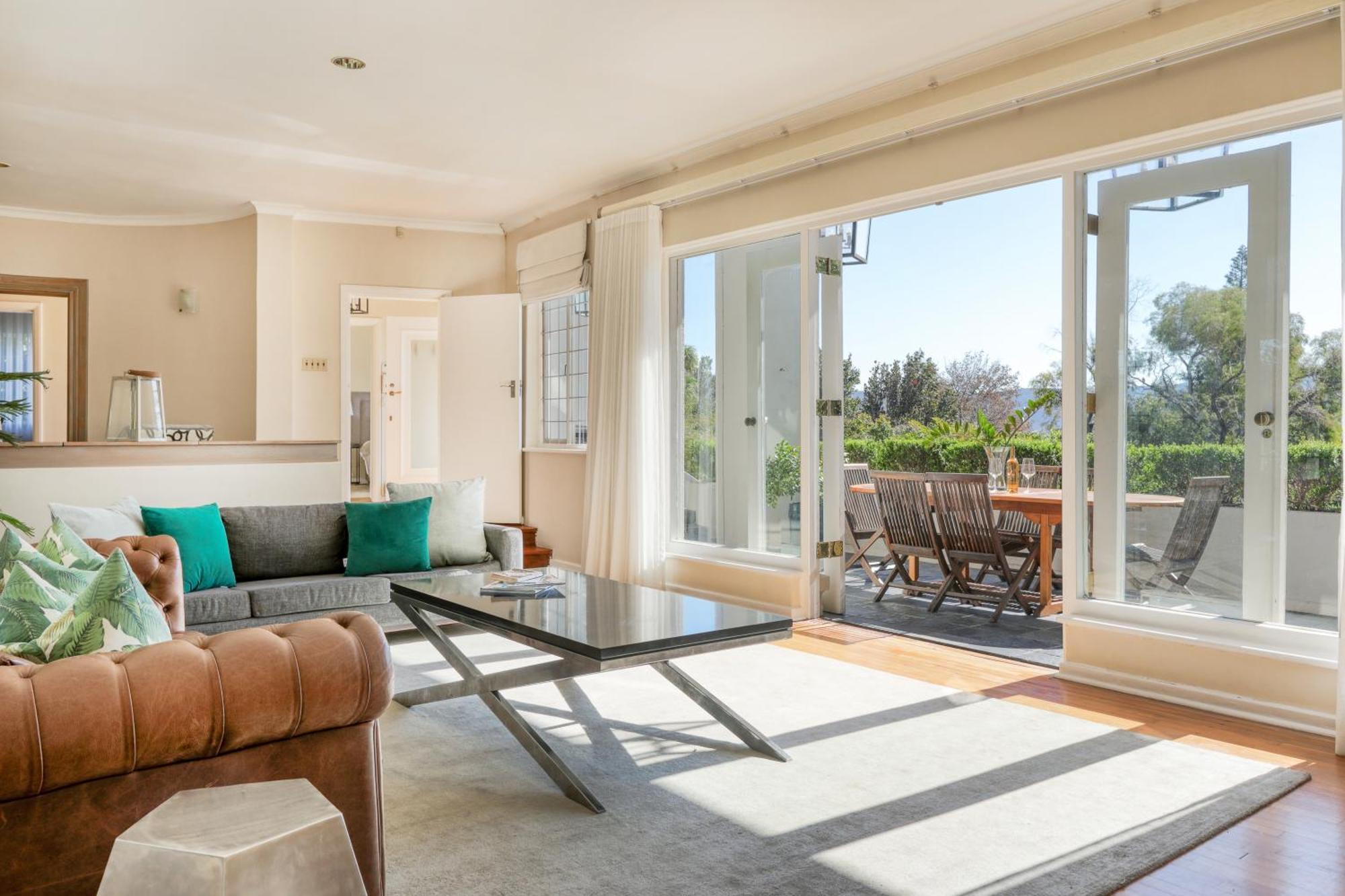 Villa Backup Powered Table Mountain Family Retreat *