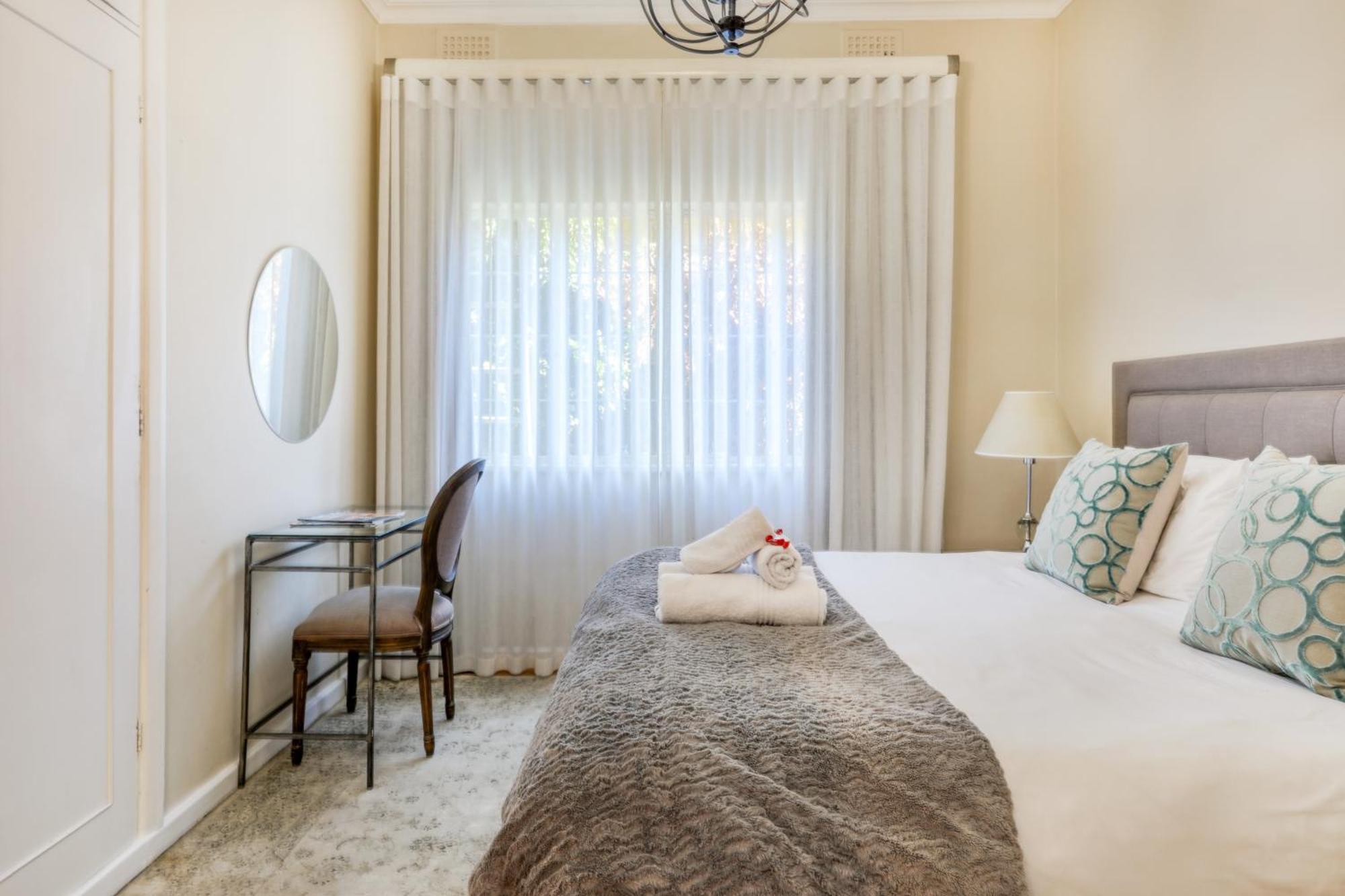 Backup Powered Table Mountain Family Retreat Villa