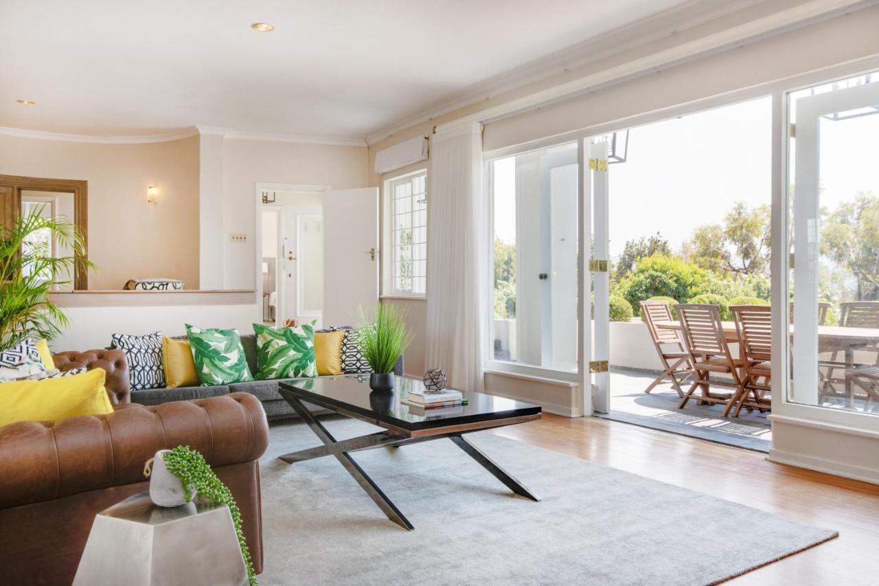 Villa Backup Powered Table Mountain Family Retreat *
